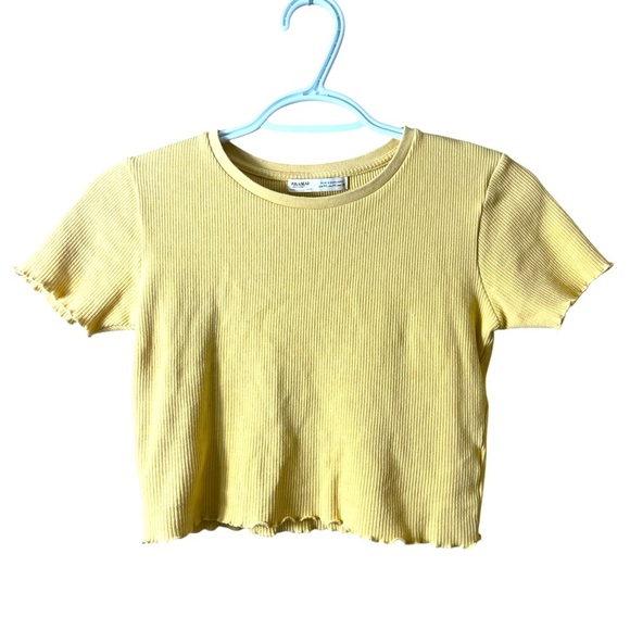 Pull&Bear Yellow Short Sleeve Cropped Tee Ruffled Hem Size Medium Cozy Casual - Picture 1 of 5